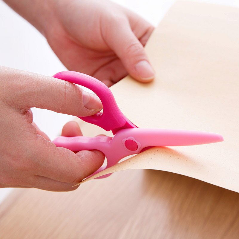 Deli Kindergarten Plastic Handcrafted Pupil Scissors Children Use Paper Cutter safe Plastic Scissors Children School Supplies