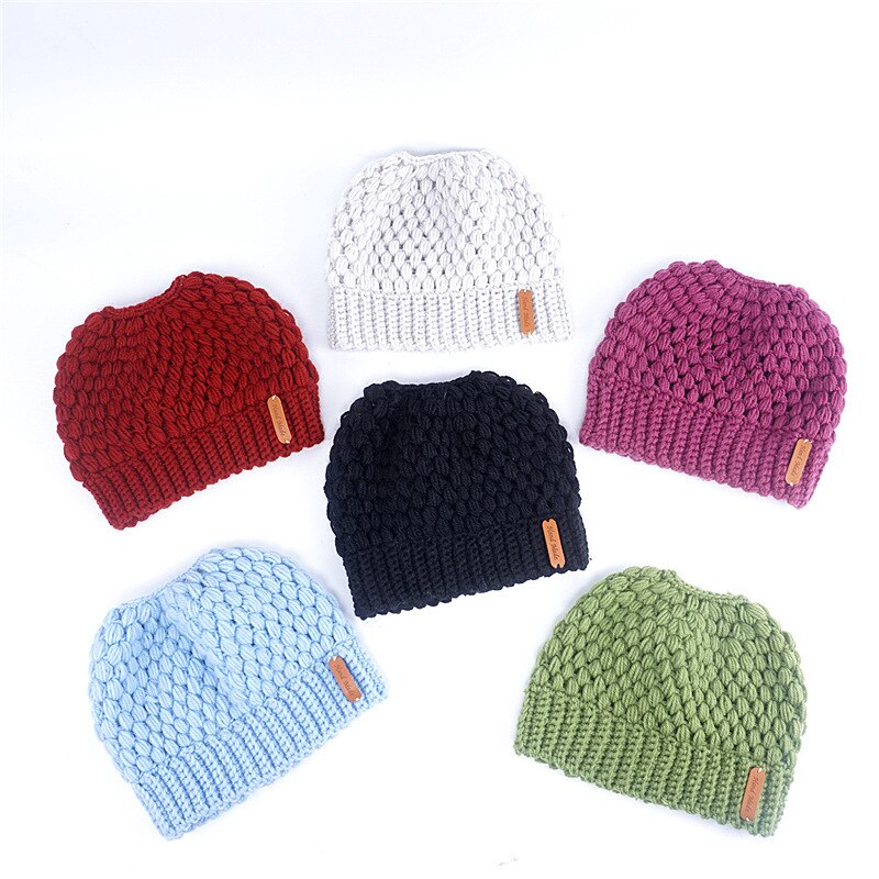 Winter gebreide mutsen winter dames muts dames meisjes stretch gebreide muts met label rommelige knot paardenstaart muts met gaten warme mutsen mutsen