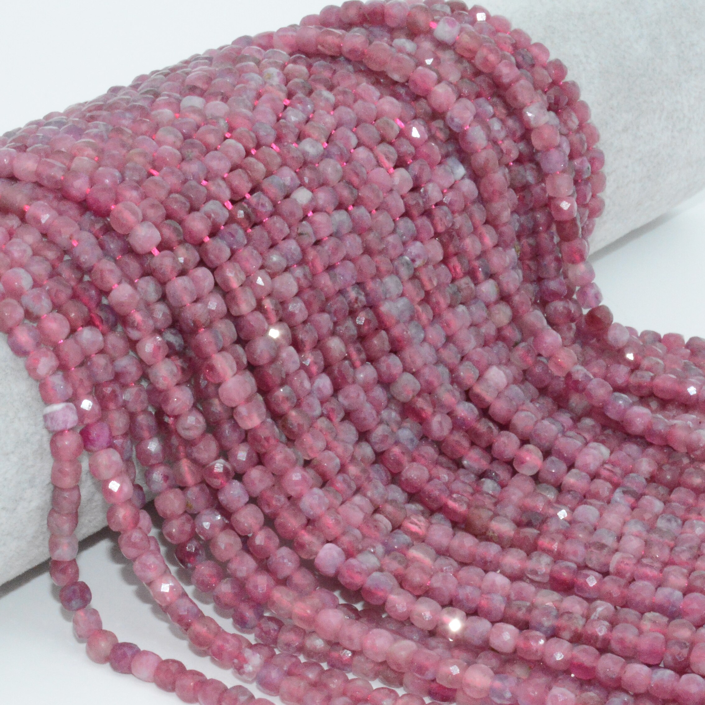 Natürliche Rosa Turmalin Facettiert Unregelmäßigen Cube Bead 4,2mm ~ 4,5mm