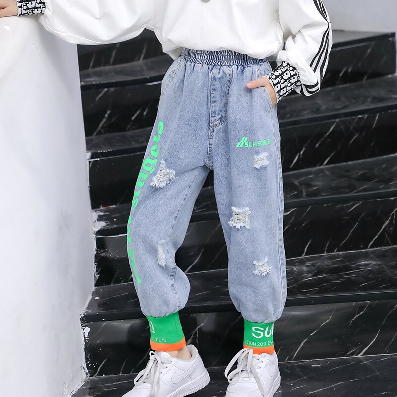 Barn jeans tjejer byxor rivna denim harem byxor hål gröna bokstäver träningsbyxor barn jeans 7 8 9 10 11 12 år tjejer