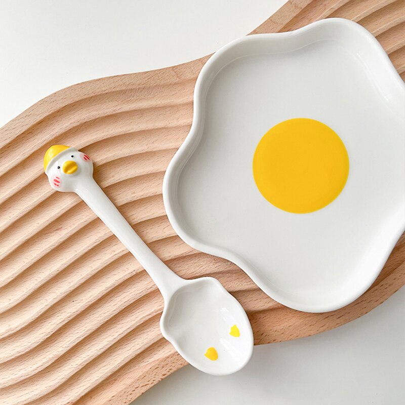 Assiette à œufs pour aliments en céramique Kawaii, gâteau de petit déjeuner, fruits, Dessert, salade, plats décoratifs avec cuillère, vaisselle de cuisine,