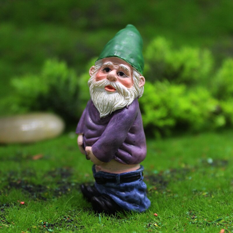 Resin Naughty Garden Gnome Statue Christmas Dress Up DIY Garden Decoration Resin Gnome Decor Durable Garden Accessories Jardin: peeing dwarf