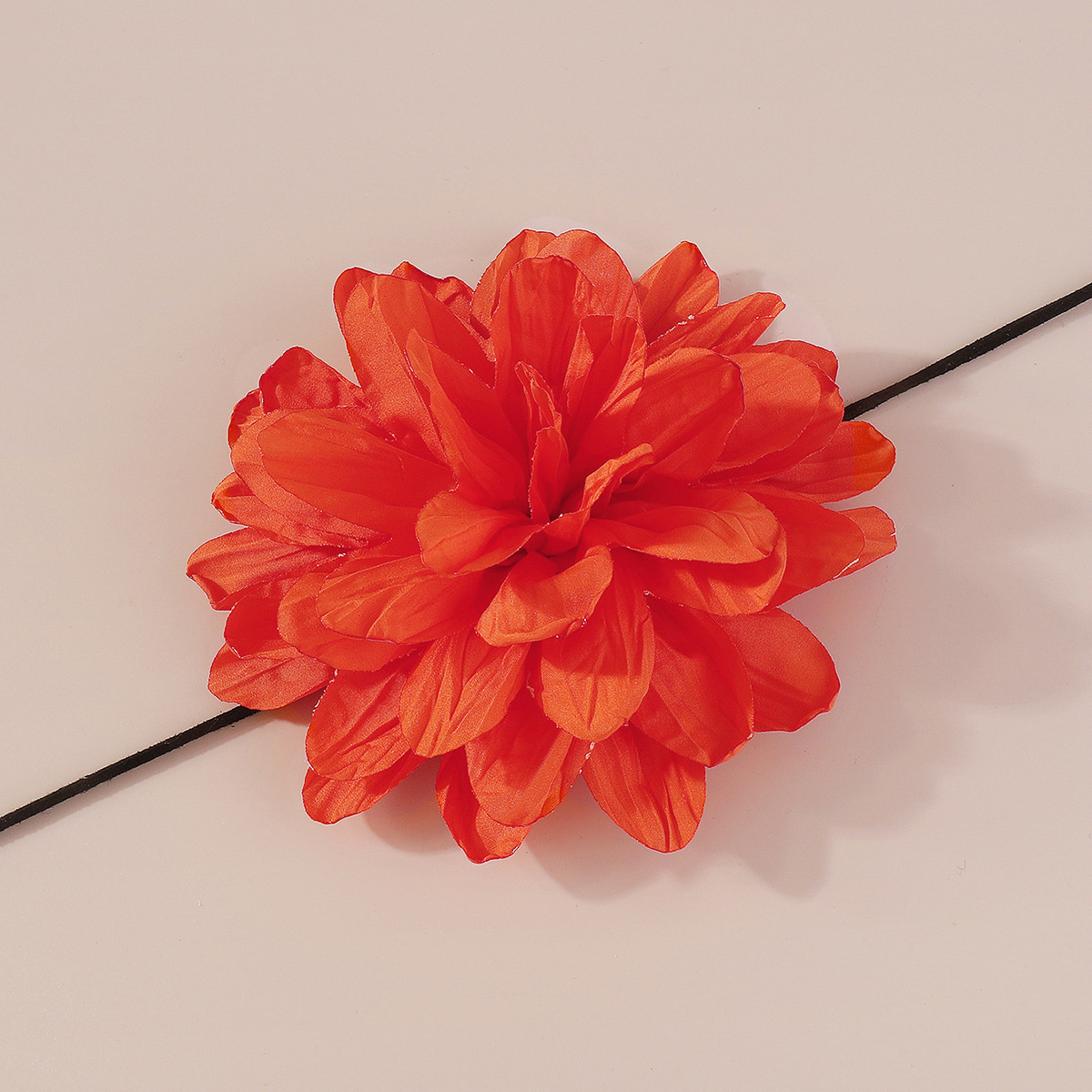 Cadenas de cuerda larga con gargantilla de flores grandes para mujer, Collar de tela romántico blanco y negro, joyería en el cuello, accesorios