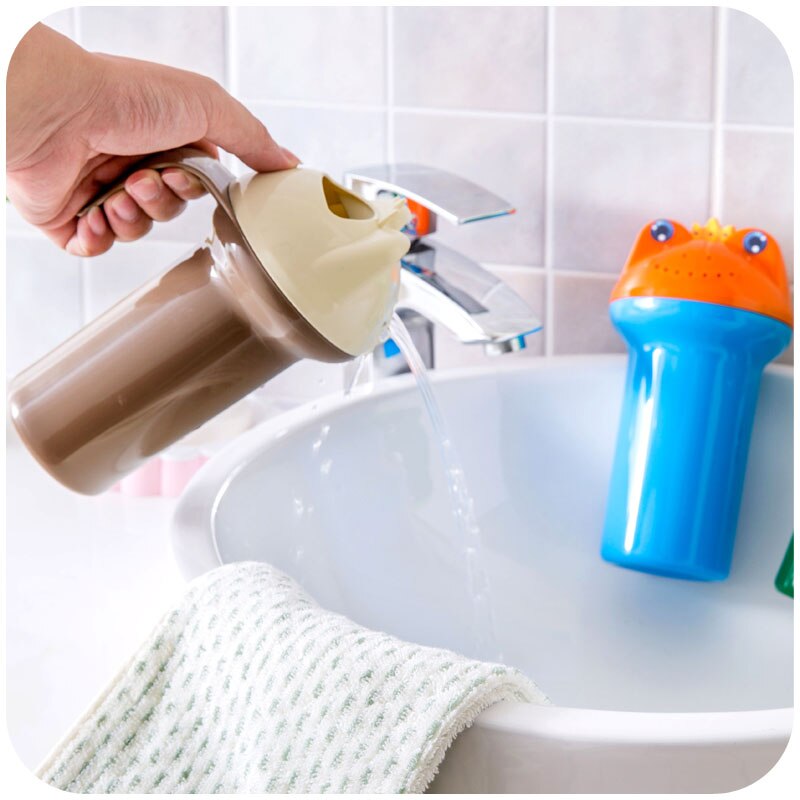 2 st tecknad groda plast vatten skopa för baby bad tvätta hår baby dusch mössa bad schampo leksaker baby bad grejer tillbehör