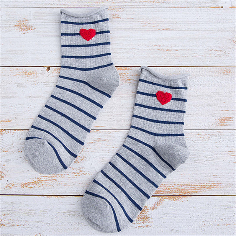 Autumn Winter Soft Cotton Striped Love Heart Women Socks Curling Piled Literary Loose Tube Japanese Kawaii Cute Socks: Gray