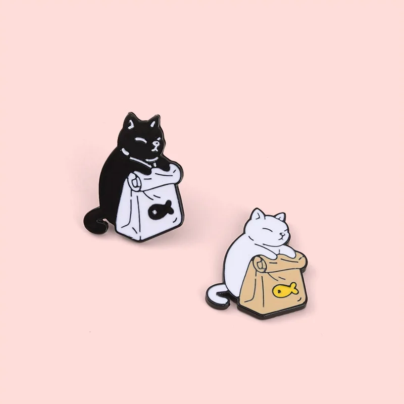 Leuke Zwart Witte Katten Emaille Pins Vis Broches Cartoon Dier Badges Denim Revers Metalen Pin voor Kinderen Vrouwen Tassen Rugzak Kleding