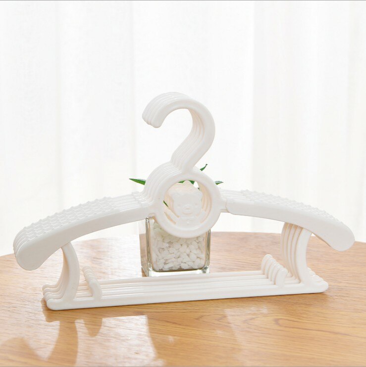 Durable Baby Clothes Hangers Telescopic Clothes Cute Cartoon Children's Hangers Kid Clothes Racks Baby Plastic Hanger: A