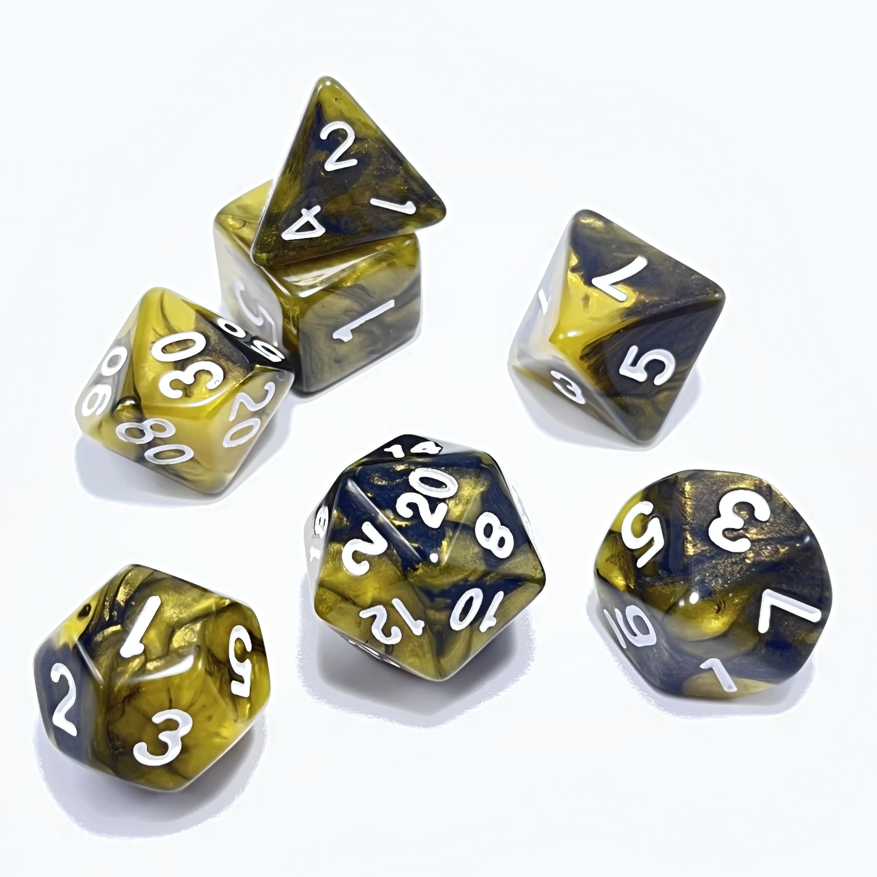 Dados de juego poliédricos de color negro y amarillo con fuente blanca, dados de juego de mesa, dados de juego de mesa, dados de juego de rol