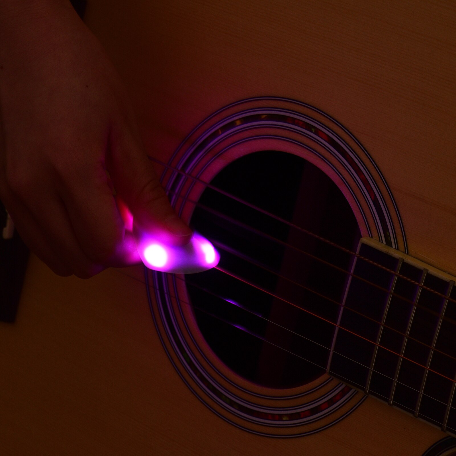 Rockhouse LED Guitar Pick Luminous Guitar Picks Built-in 3pcs LEDs for Acoustic Folk Guitar Electric Guitars Accessories