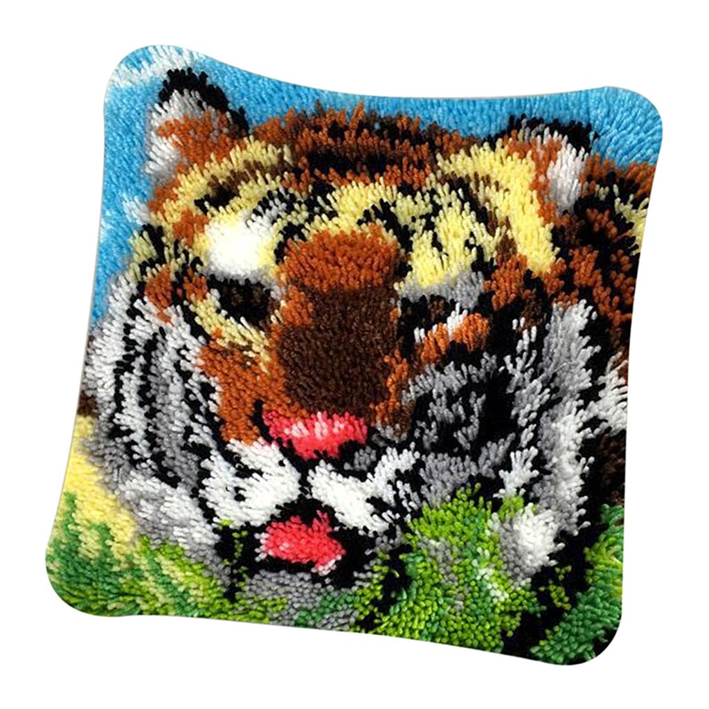 40×40cm Latch Hook Rug Kit Multiple Patterns Embroidery Cross Stitch Needlework Sewing Crafts: ZD73