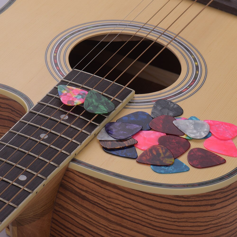 Unids/pack de 100 púas para guitarra de celuloide para bajo guitarras acústicas eléctricas (colores y grosor 0,46mm/0,71mm/0,96mm aleatoria)