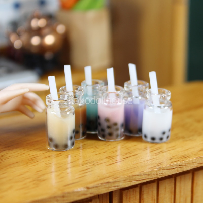 6pcs 1:12 Bilancia Mini Modello di Casa Delle Bambole In Miniatura di Tè Al Latte Tazza di Vetro con Giochi di imitazione di Paglia cucina Giocattolo Accessori