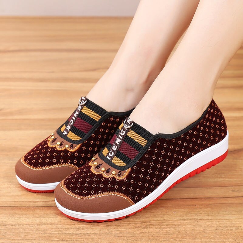Style vieux Beijing tissu chaussures femmes fond souple antidérapant moyen-âge loisirs tissu fond plat maman chaussures femme chaussures