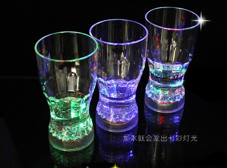Lovers acrylic luminous cup water pouring induction shining glass magic color changing glass plastic party pub beer mug: 4