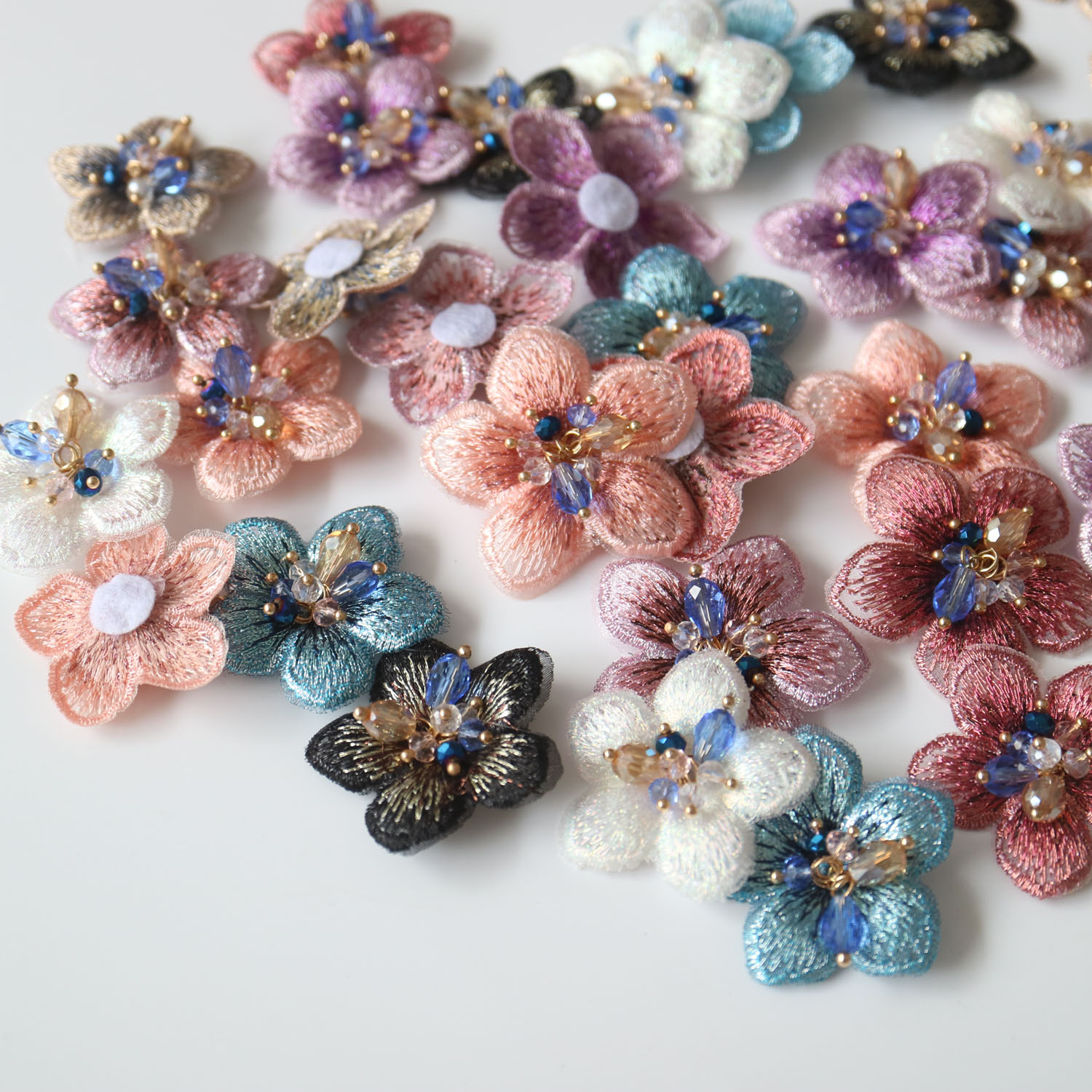 4 Uds DIY parches de cuentas de diamantes de imitación de flores 3D para ropa apliques de encaje bordado para bolsos parches decorativos apliques insignia