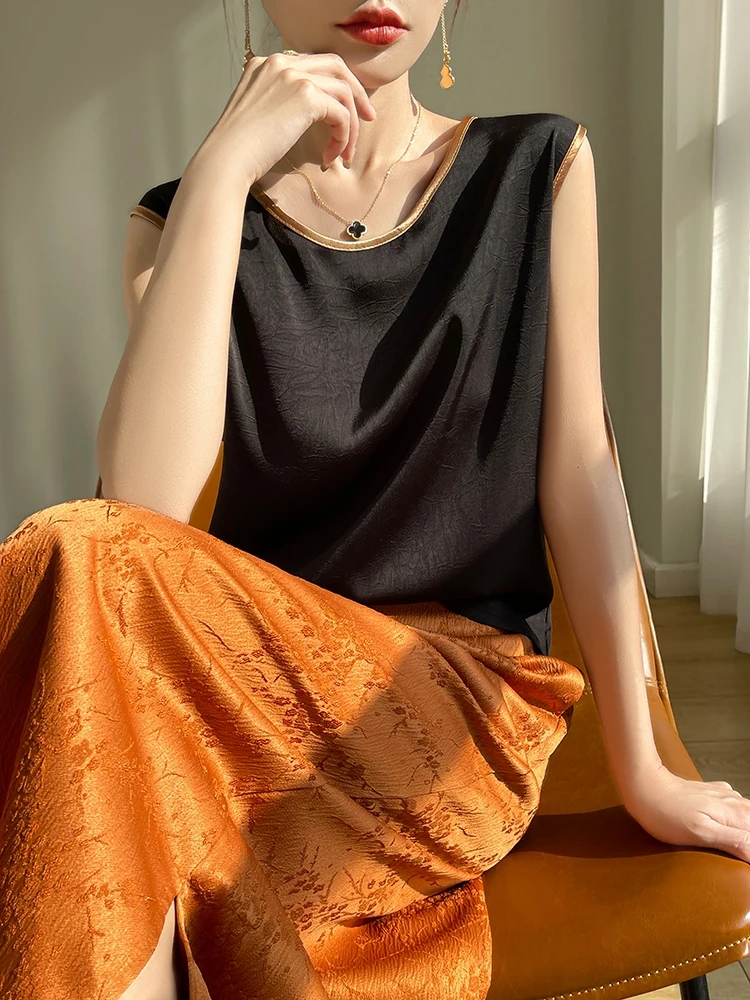 Women Summer Artificial Silk Satin Embossing Flower Thin O-neck Tank Top Gold Collar Hem Smooth Camisole Basic Model Silky Camis: M / black