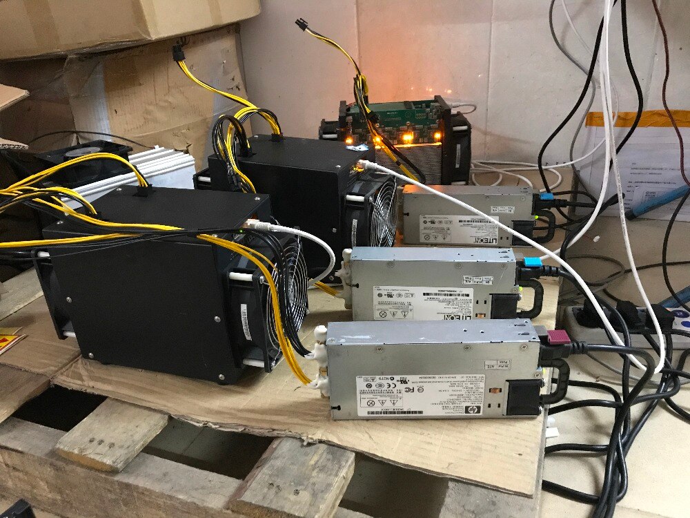 KUANGCHENG miners for power low noise, 750W 12V 62A output. Including 4PICE 6P connector Available for L3 A4 X11 BAIKAL MINER