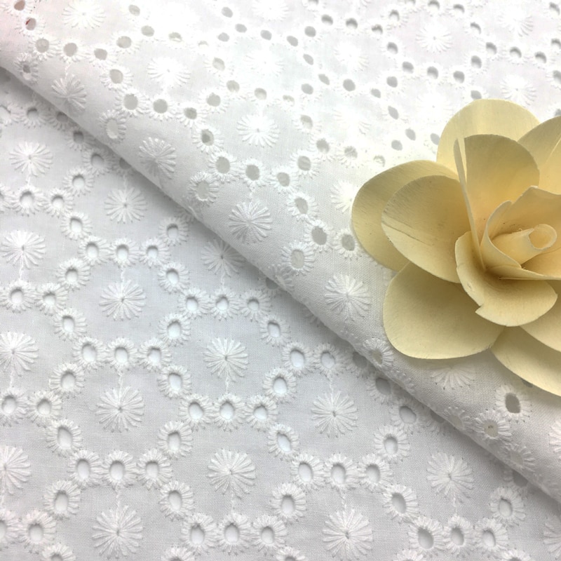 Off White 100% Voile de Algodão Bordado Ilhó Rendas Tecido do Vestido, Fino Retalhos De Pano De Mesa de Costura Material de Tecidos, 130 centímetros de largura
