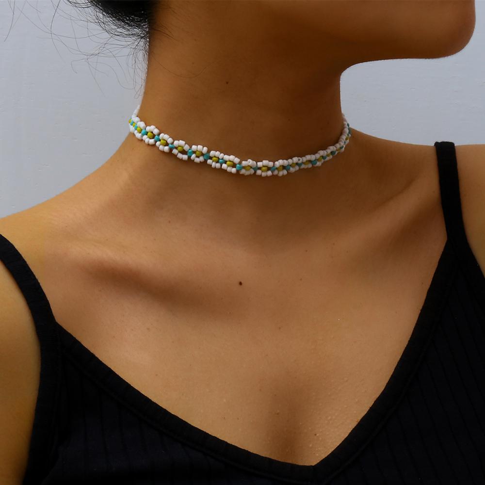 HangZhi Daisy Beaded Choker Necklace - Handmade Acrylic Flower Boho Jewelry for Women