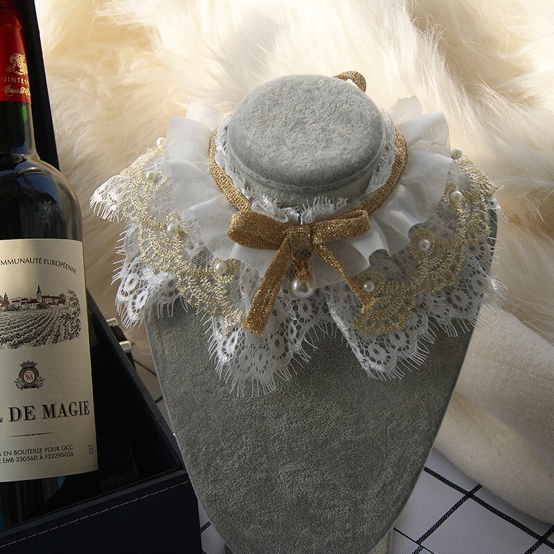 Collier en dentelle à trois couches pour animaux de compagnie, fait à la main, petit nœud cloche, bavoir pour chien et chat, décor de maison, à la: White / XS