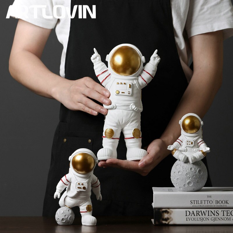Resin Astronaut Figurines Spaceman With Moon Sculpture Decorative Miniatures Cosmonaut Statues For Man & Boyfriend