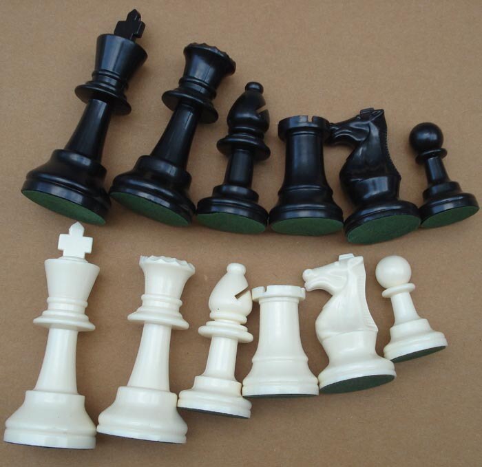 32 Classical Chess Pieces/Plastic Complete Chessmen International Word Chess Game Entertainment Early Educational Tool J11: 64CM