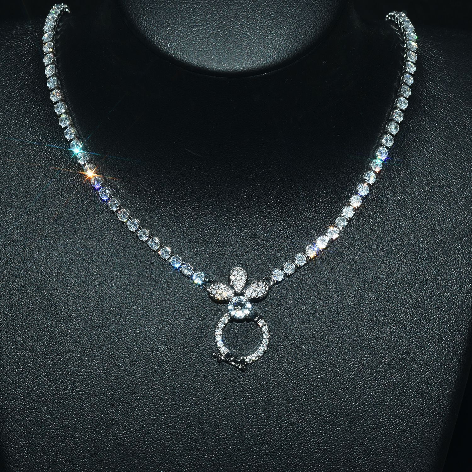 Qtt mærke dame sølv farve halskæde temperament vintage cz cz vedhæng lang halskæde til kvinder bryllupsfest: Hvid
