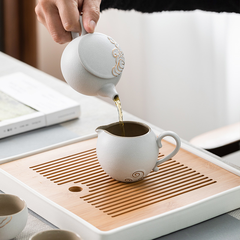 Light Luxury Chinese Traditional Fair Mug Ceramic Tea Pitcher Gongdao Mug Fair Cup 218ml