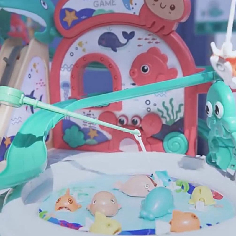 Magnetischer angeltisch, spielzeugfisch mit rutsche, sandkasten-aktivitätstisch, strandspielzeug ohne batterie mit treppenrutsche