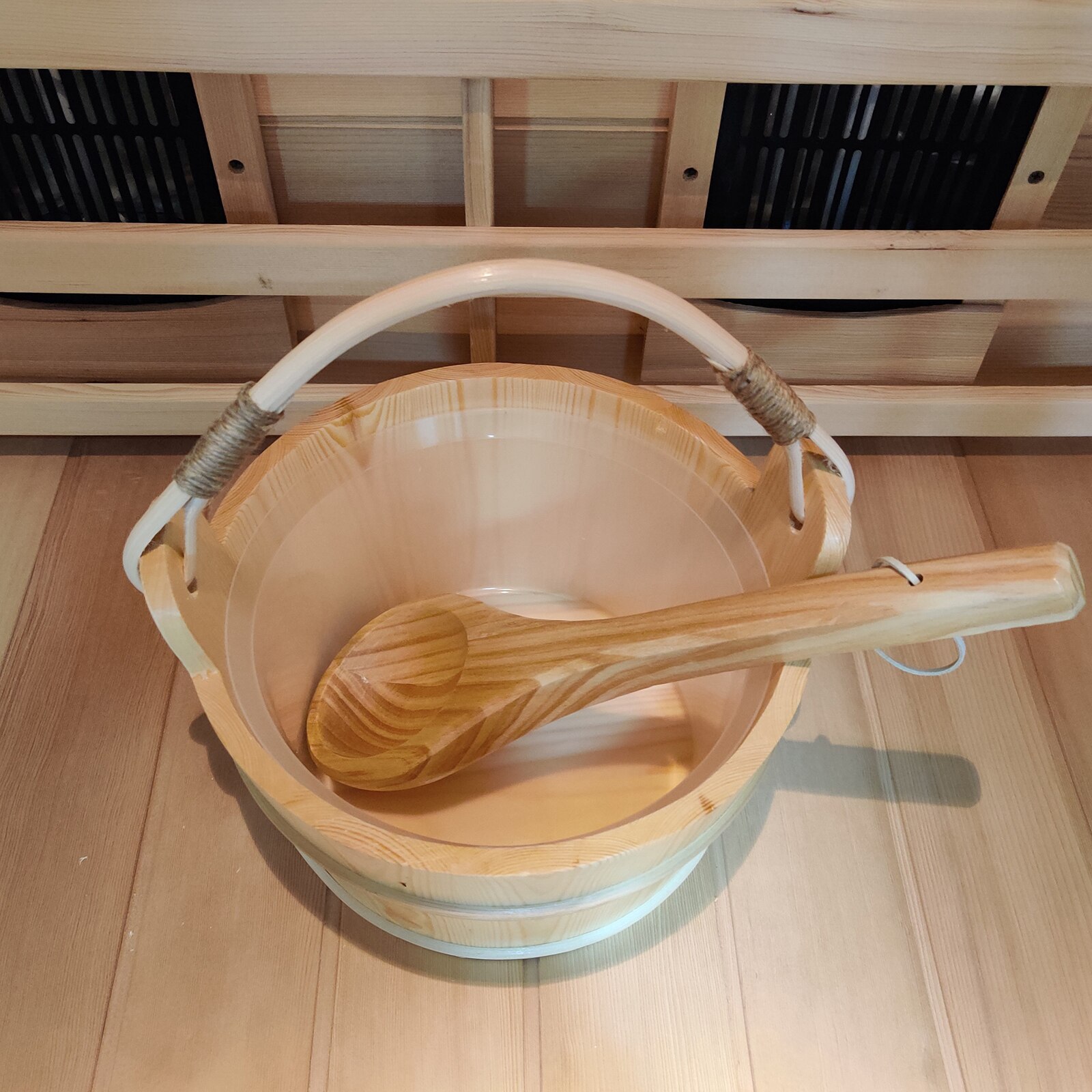 2Pcs Wood Sauna Accessories Sauna Bucket Sauna Ladle for Steam Room 6Liter Handmade Dry Sauna and SPA Accessory with Handl