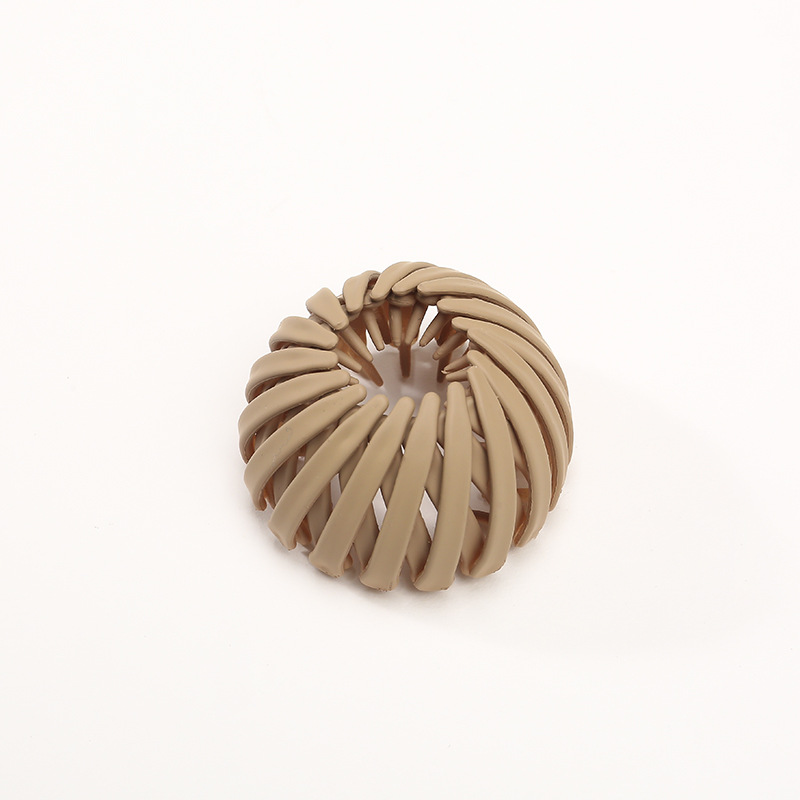 1 st Vrouwen Paardenstaart Haar Ringen Clips Vogelnest Vormige Haar Haarspeld Eenvoudige Magic Lui Braider Tool Haar Styling Accessoires: Donker Kaki