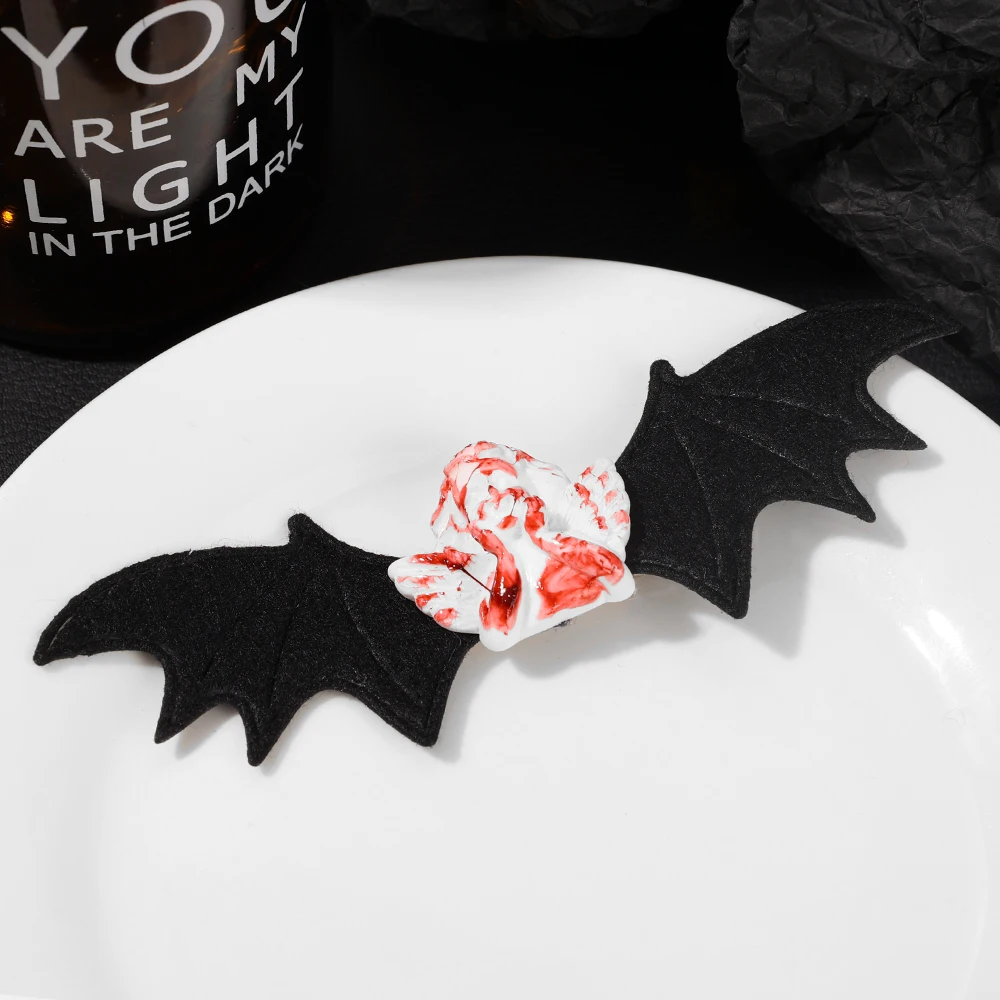 4 st halloween svarta fladdermushårspännen  y2k gotiska dödskallehårspännen punk fladdermus djävulsvinge bobby pin flickor harajuku mörk lolita huvudbonad: Himmelsblå
