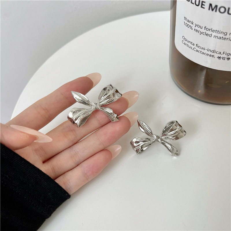 Boucles d'oreilles coréennes simples en métal pour femmes, sans perçage, concis, tendance, couleur argent, sans trou