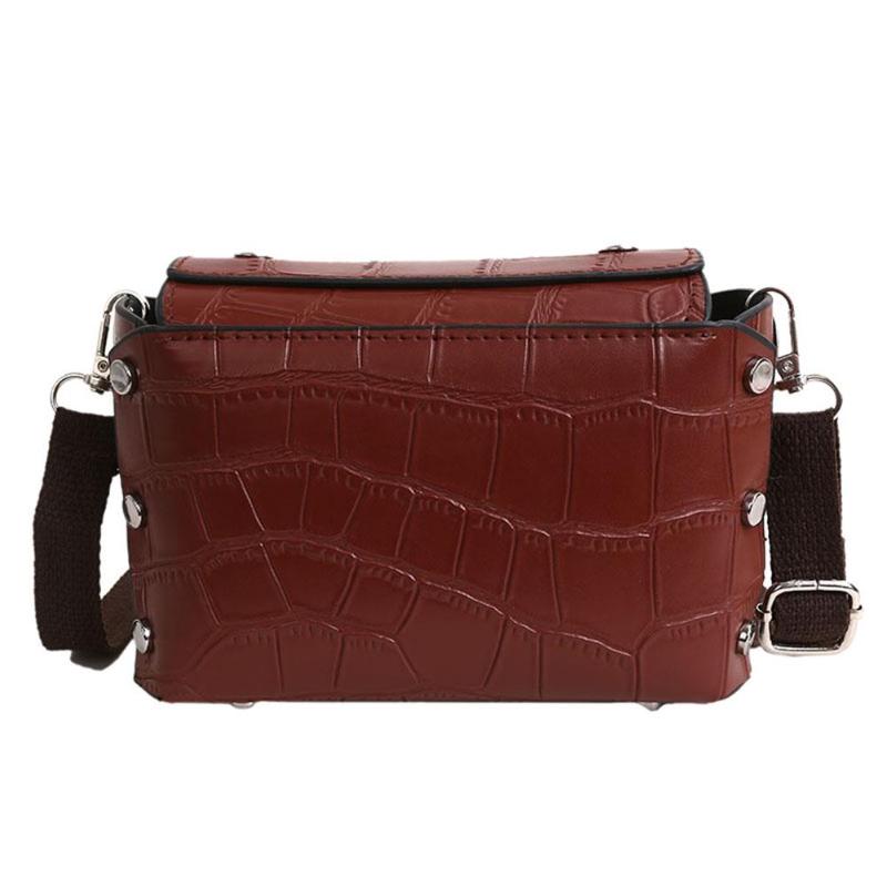 Mini liten fyrkantig väska sommar pu läder handväska dam dam pu läder retro nit handväska: Mörkbrun