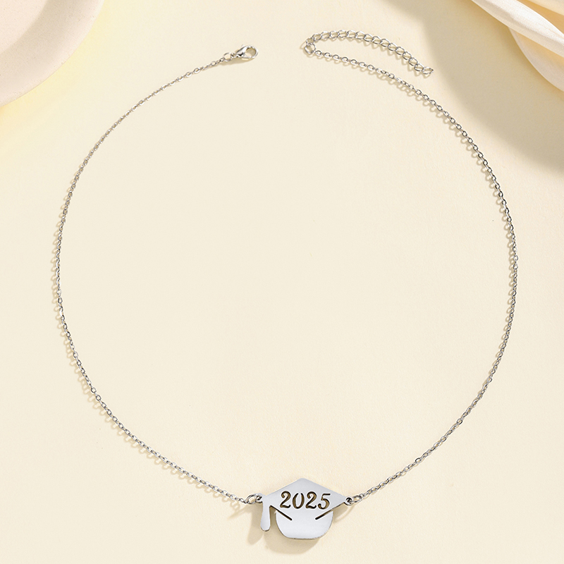 Classe del 2025 Collana per laureati Gioielli Collane con ciondolo cappello da laurea in acciaio inossidabile placcato oro argento con regali di carte