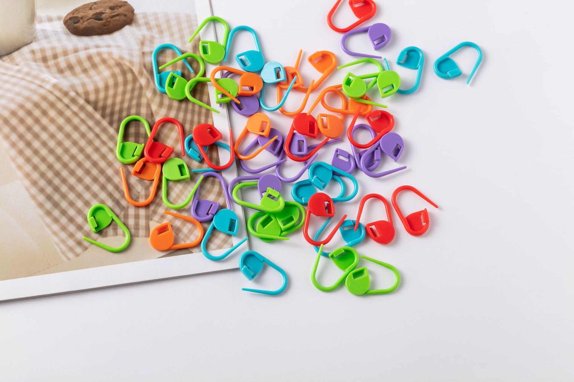 100 PCs Plastic Knitting Stitch Holders Marker Buc... – Grandado