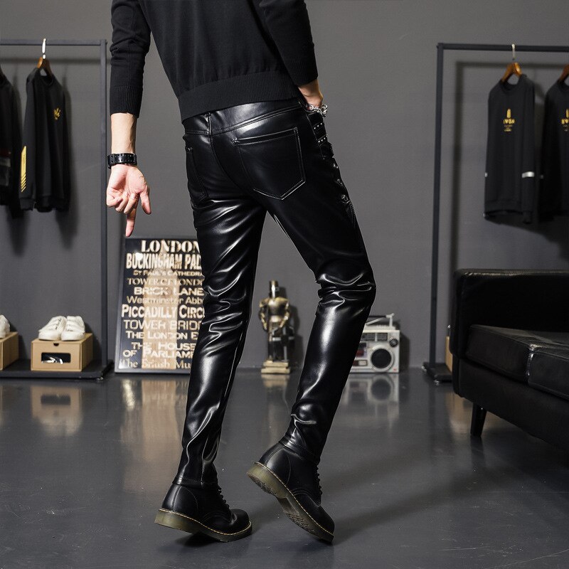 Pantalones de cuero entallados para hombre, Otoño/invierno, con remaches pequeños, cremallera para adolescentes, pantalones de cuero PU gruesos y cálidos,