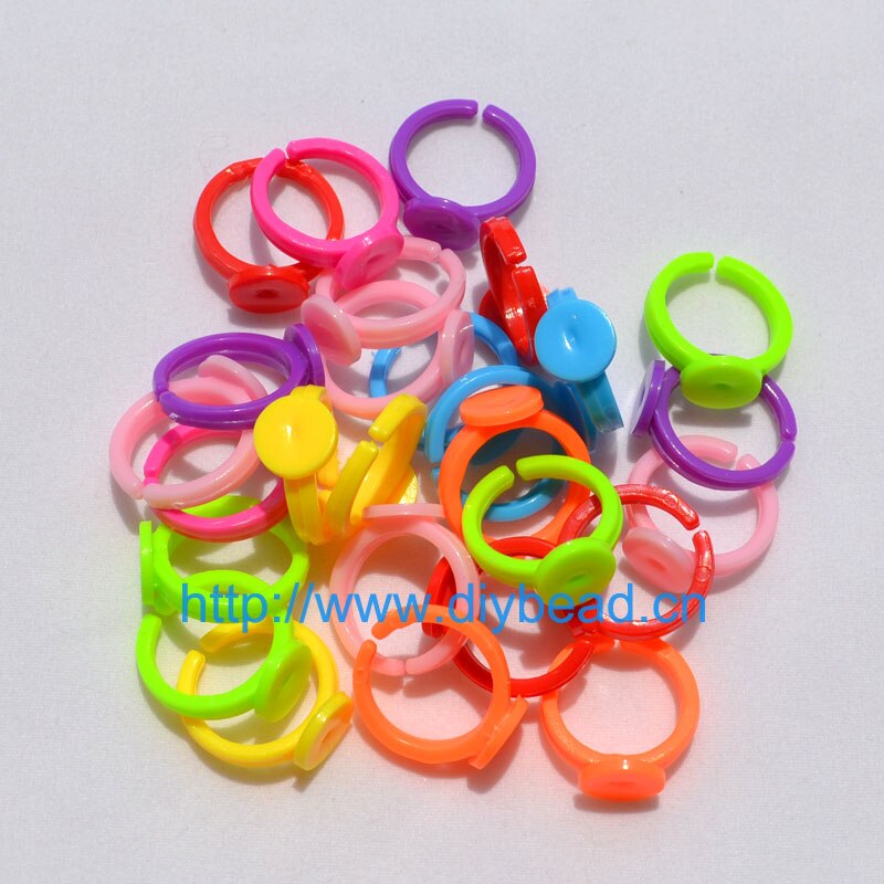 30 Stks 18mm Mix Kleur Verstelbare Platte Ringen Plastic Pad Bases Blanks Lijm Op cabochon instelling ringen Voor Kinderen Sieraden maken