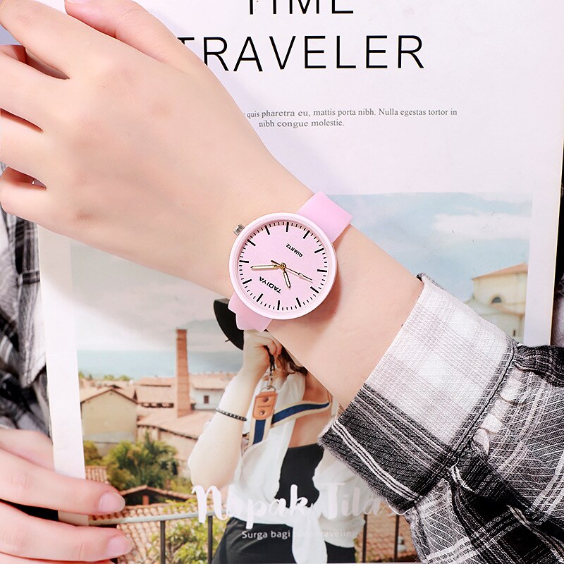 1Pcs Eenvoudige Noctilucent Luminous Horloge Vrouwen Dames Horloge Luxe Siliconen Band Vrouwen Klok Mode Quartz Vrouwen Horloges