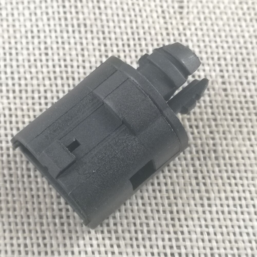 TP-SE0054 Truck Water Temperature Sensor 20927970 For Volvo FH12 1347010 coolant Sensor