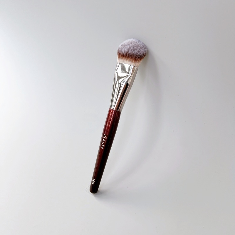 Mini pennello per FONDO CONTORED 109 Pennello per trucco Pennello per il viso per fondamenti liquidi o in crema Bronzer Blush Evidenziatore