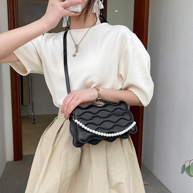 Neue lässig Umhängetaschen für Frauen Schulter Taschen Damen Handtaschen Pu Leder Wellenförmige Perle Kette Bote Taschen