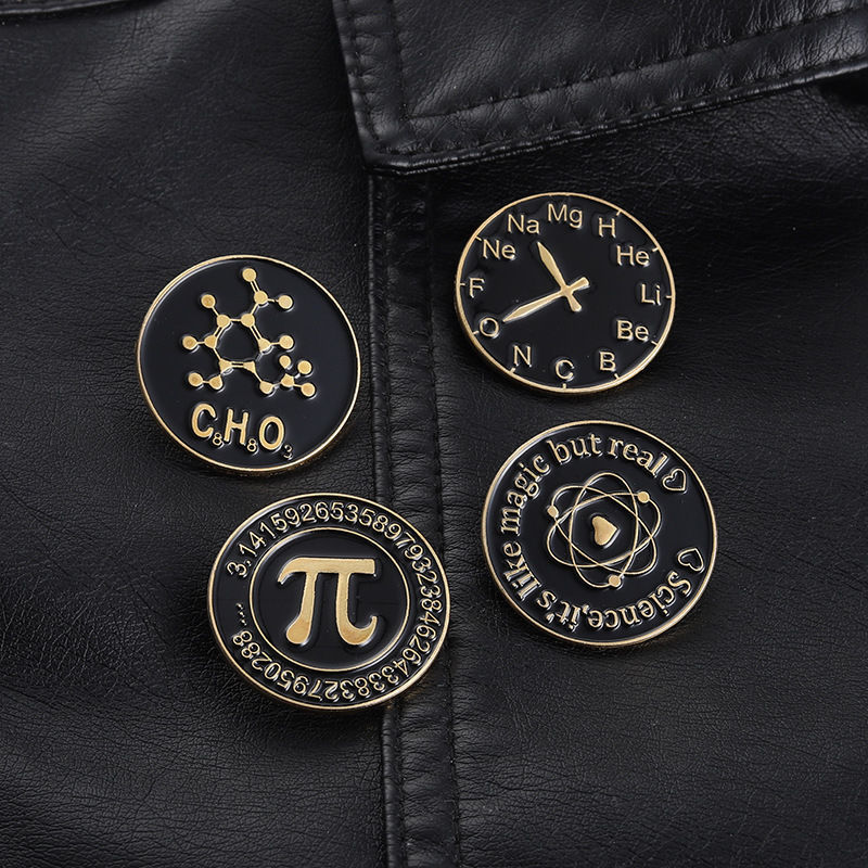 Atomic Structuur Diagram Badges Creatieve Zwarte Ronde Coin Brief Symbool Lichtmetalen Broche Π Klok Chemische Moleculaire Pins