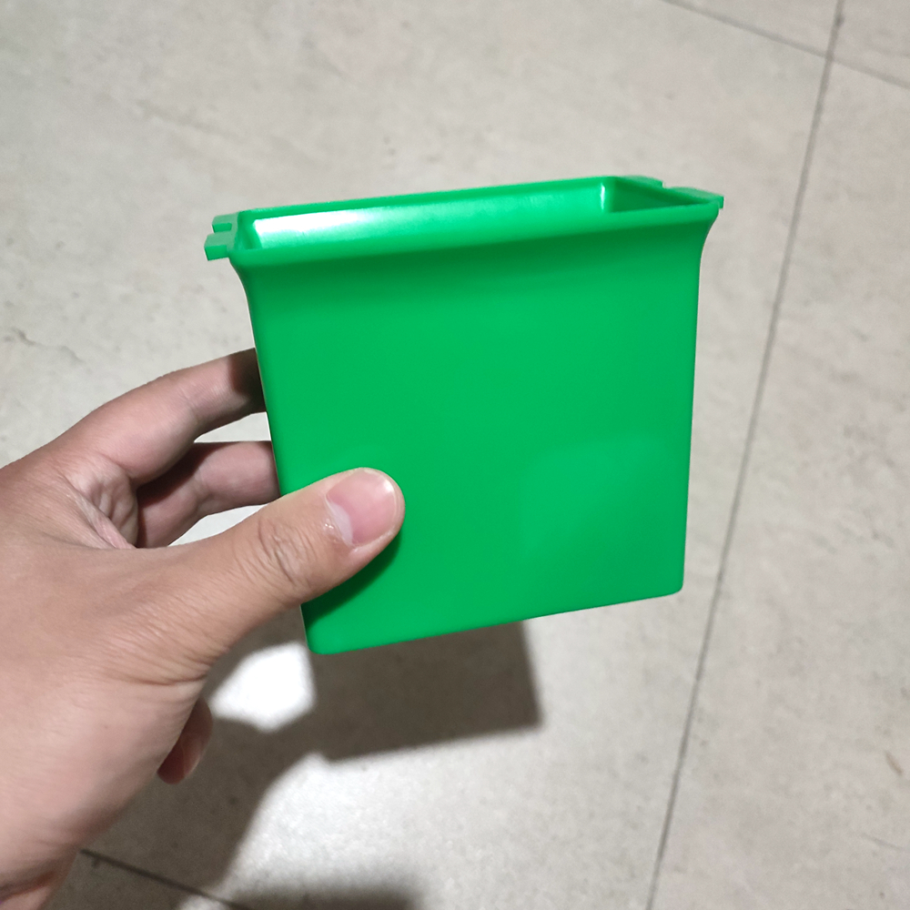 20 Pieces Small Bee Feeder Mini Nuc Beehive Bee Feeder Apidea Nuc Beehive Feeder Mini Mating Nuc Bee Feeder Bee Shop Supply