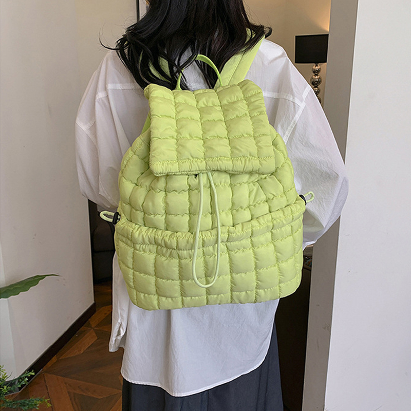 Zaini imbottiti trapuntati alla moda per le donne zaino imbottito in nylon morbido di design per borse da viaggio leggere per ragazze