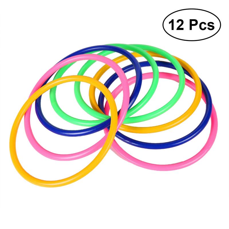 12 stücke Kunststoff Werfen Ringe Kinder Ring Werfen Spiel für Karneval Garten Hinterhof Outdoor Spiele (Gelegentliche Farbe) 8cm