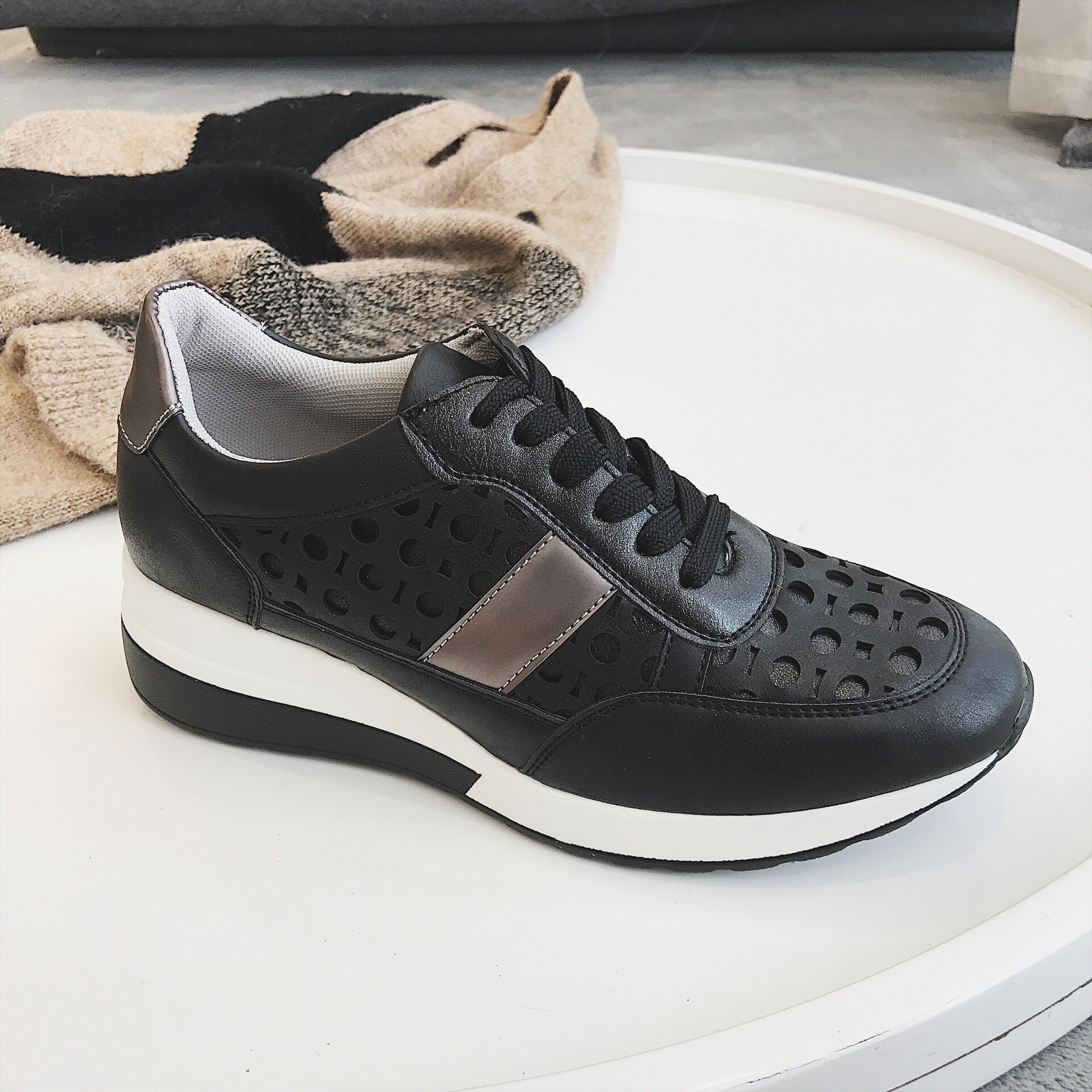 Fujin schoenen dames lente herfst dikke onderkant mesh ronde neus toenemende ademende casual dames sneakers: Zwart / 8.5