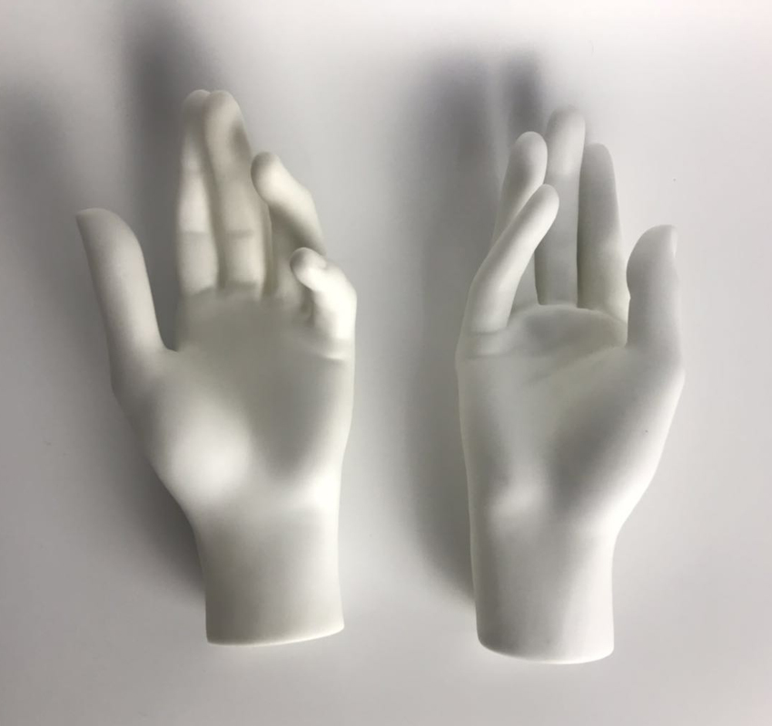 1 par kvinnelig mannequin håndarm vise utgangspunkt kvinner hansker smykker modell stativ montert på armen hvit farge hånd