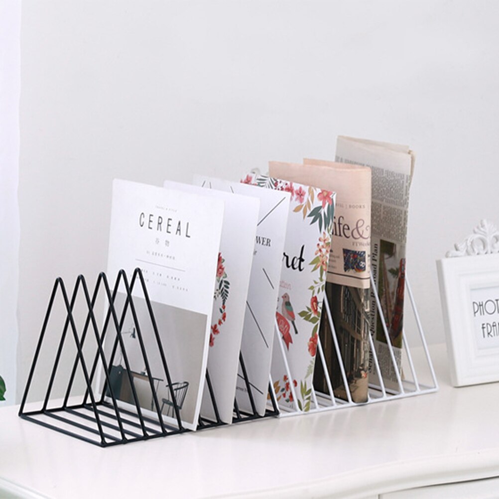 Driehoekige Desktop Boek Rek Moderne Metalen Wire Boekenplank Eenvoudige Magazine Holder Rack voor Home Office (Wit)
