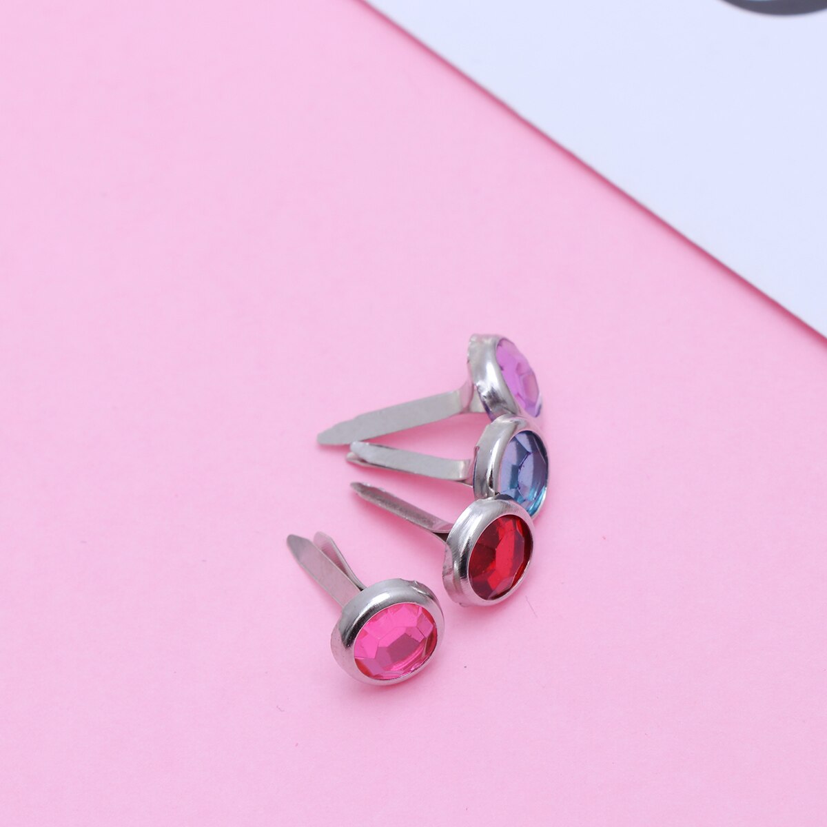 Pack de 50 Mini tachuelas DIY Metal práctico colores surtidos sujetadores de papel de cristal clavos redondos broches de álbum de recortes